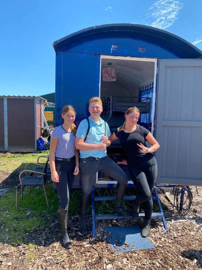 B&B Boerderij Rust, In Pipowagens! Den Helder Bagian luar foto