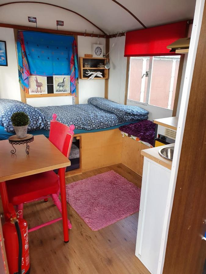 B&B Boerderij Rust, In Pipowagens! Den Helder Bagian luar foto