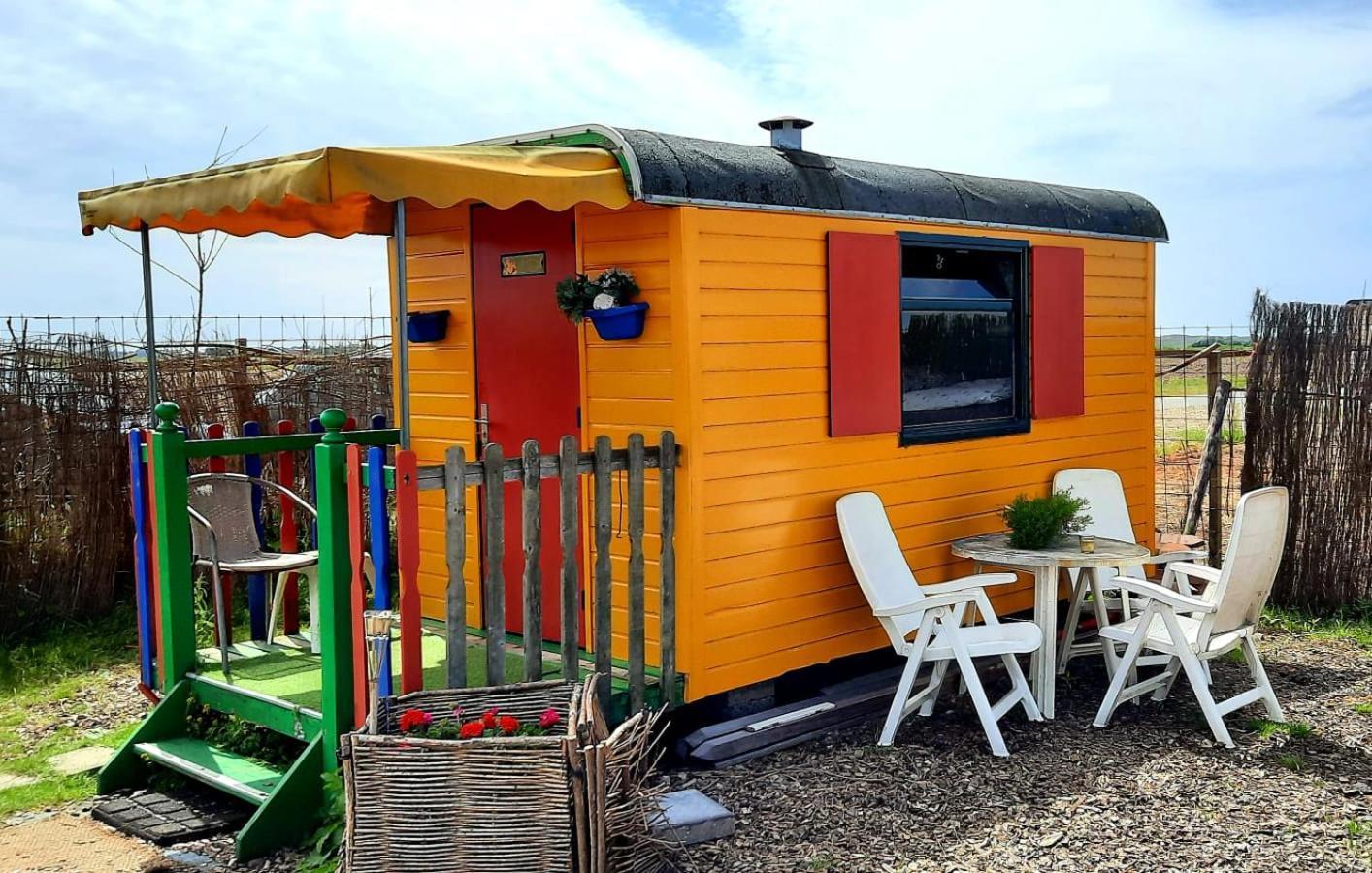 B&B Boerderij Rust, In Pipowagens! Den Helder Bagian luar foto